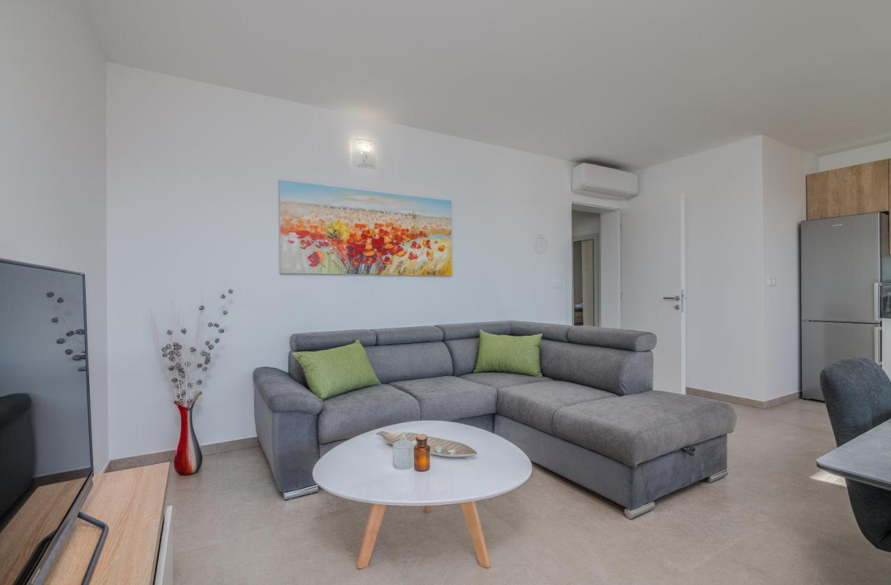 קרק Apartments Sunrise Krk מראה חיצוני תמונה