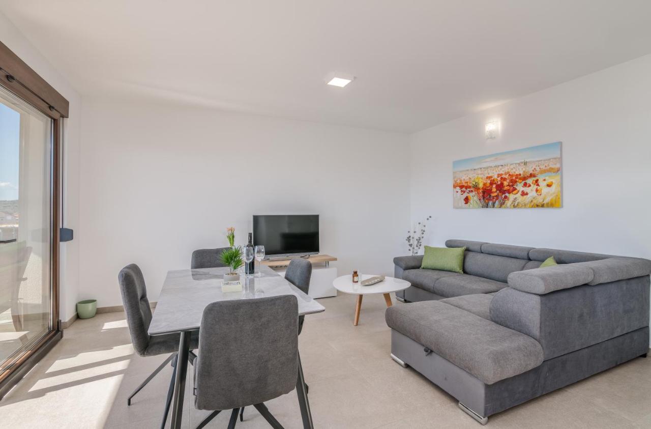 קרק Apartments Sunrise Krk מראה חיצוני תמונה