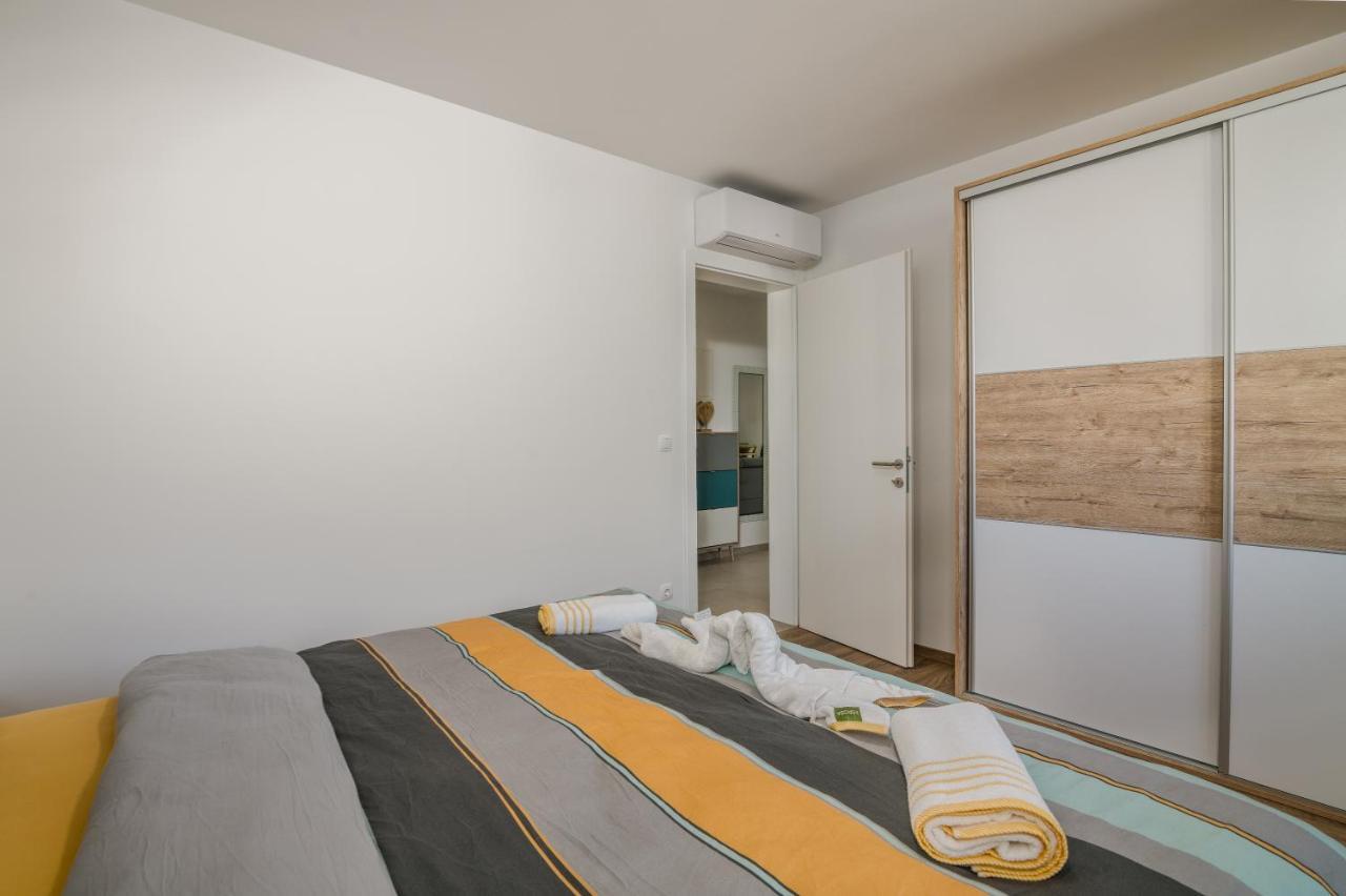 קרק Apartments Sunrise Krk מראה חיצוני תמונה