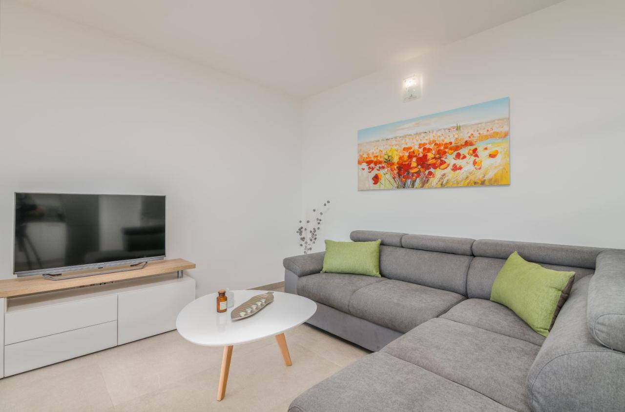 קרק Apartments Sunrise Krk מראה חיצוני תמונה