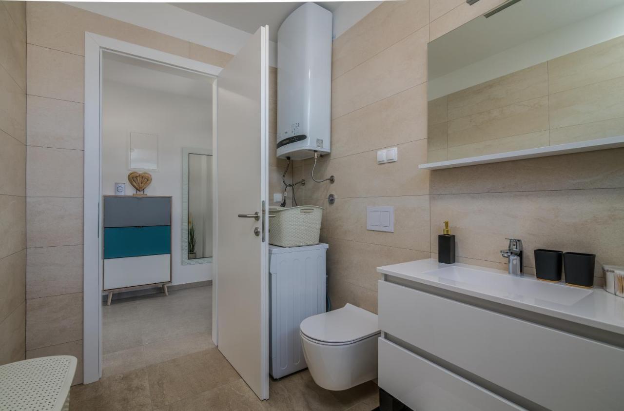 קרק Apartments Sunrise Krk מראה חיצוני תמונה
