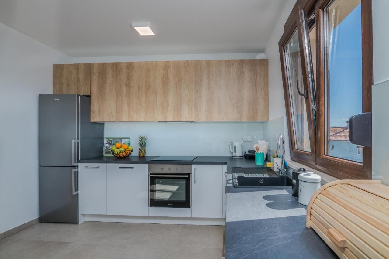 קרק Apartments Sunrise Krk מראה חיצוני תמונה