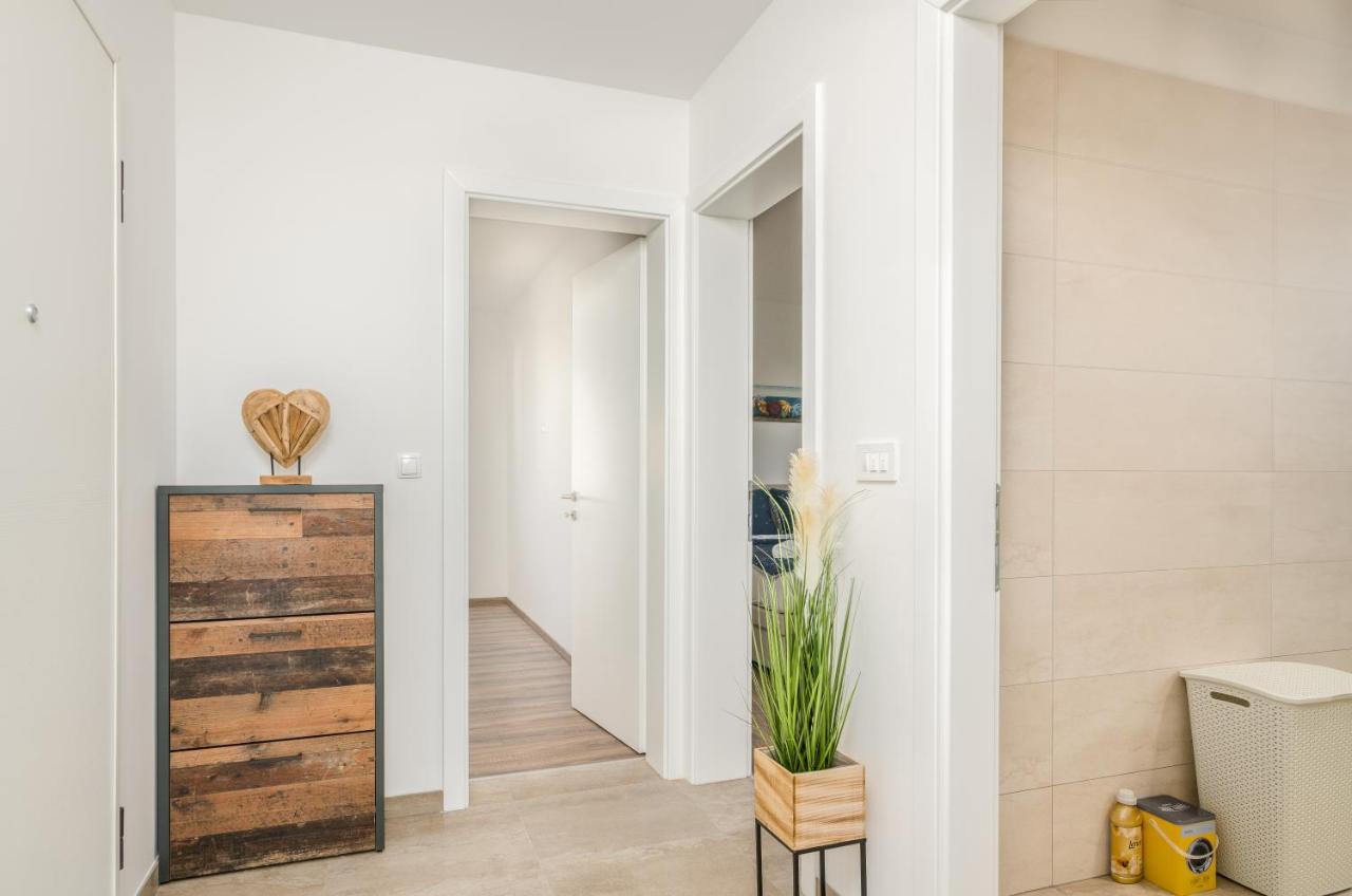 קרק Apartments Sunrise Krk מראה חיצוני תמונה