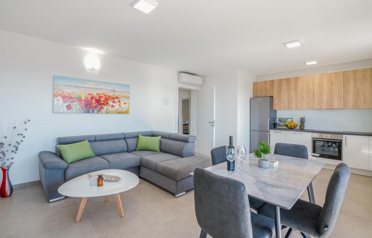 קרק Apartments Sunrise Krk מראה חיצוני תמונה
