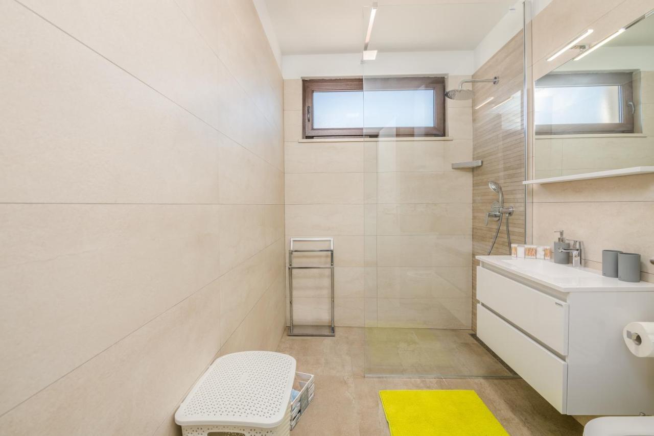 קרק Apartments Sunrise Krk מראה חיצוני תמונה