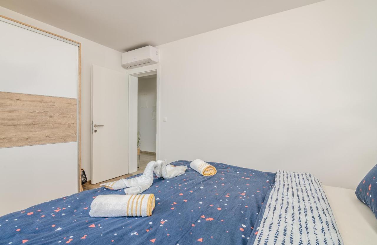 קרק Apartments Sunrise Krk מראה חיצוני תמונה