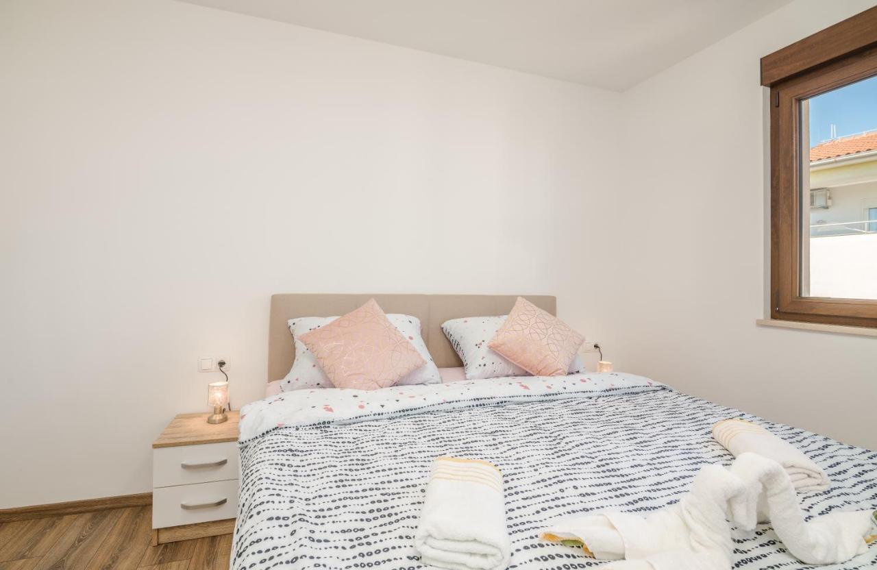 קרק Apartments Sunrise Krk מראה חיצוני תמונה